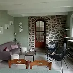 Des Pommiers بيت للعطل Sainte-Eulalie (Auvergne)