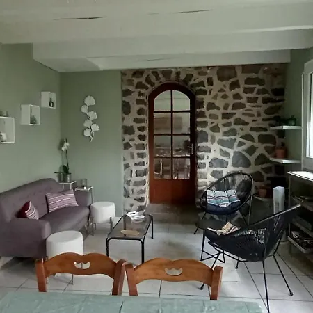 Des Pommiers בית נופש Sainte-Eulalie (Auvergne)